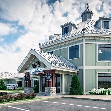 Hotel St-Bernard Saint-Bernard-de-Lacolle Экстерьер фото