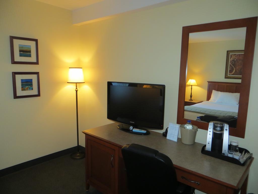 Hotel St-Bernard Saint-Bernard-de-Lacolle Номер фото