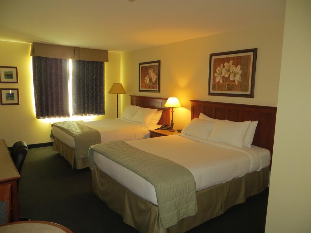 Hotel St-Bernard Saint-Bernard-de-Lacolle Номер фото