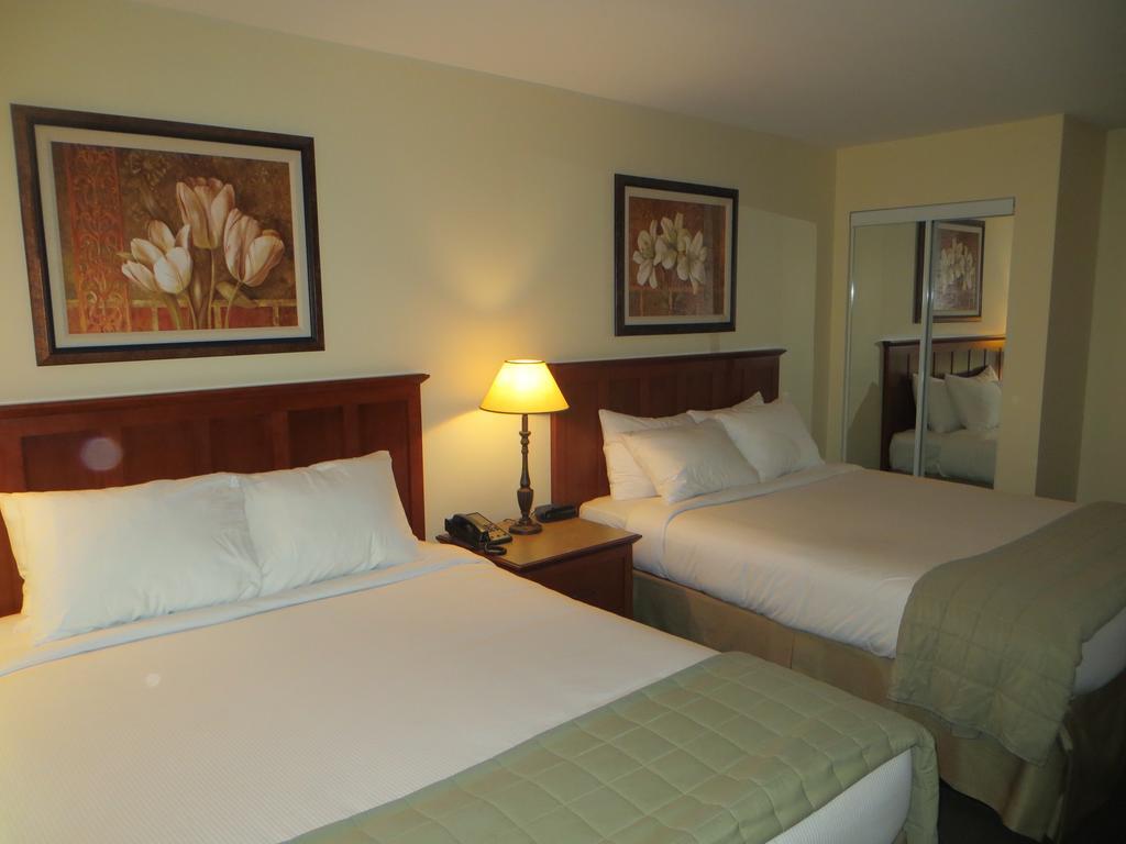 Hotel St-Bernard Saint-Bernard-de-Lacolle Номер фото
