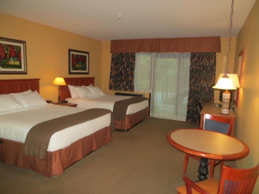 Hotel St-Bernard Saint-Bernard-de-Lacolle Номер фото