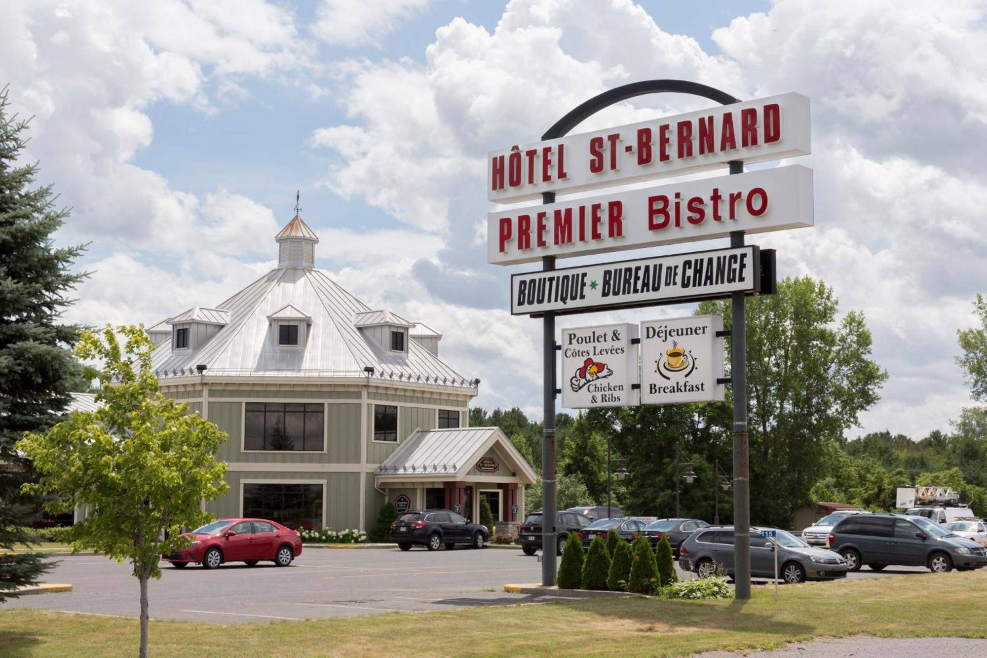 Hotel St-Bernard Saint-Bernard-de-Lacolle Экстерьер фото