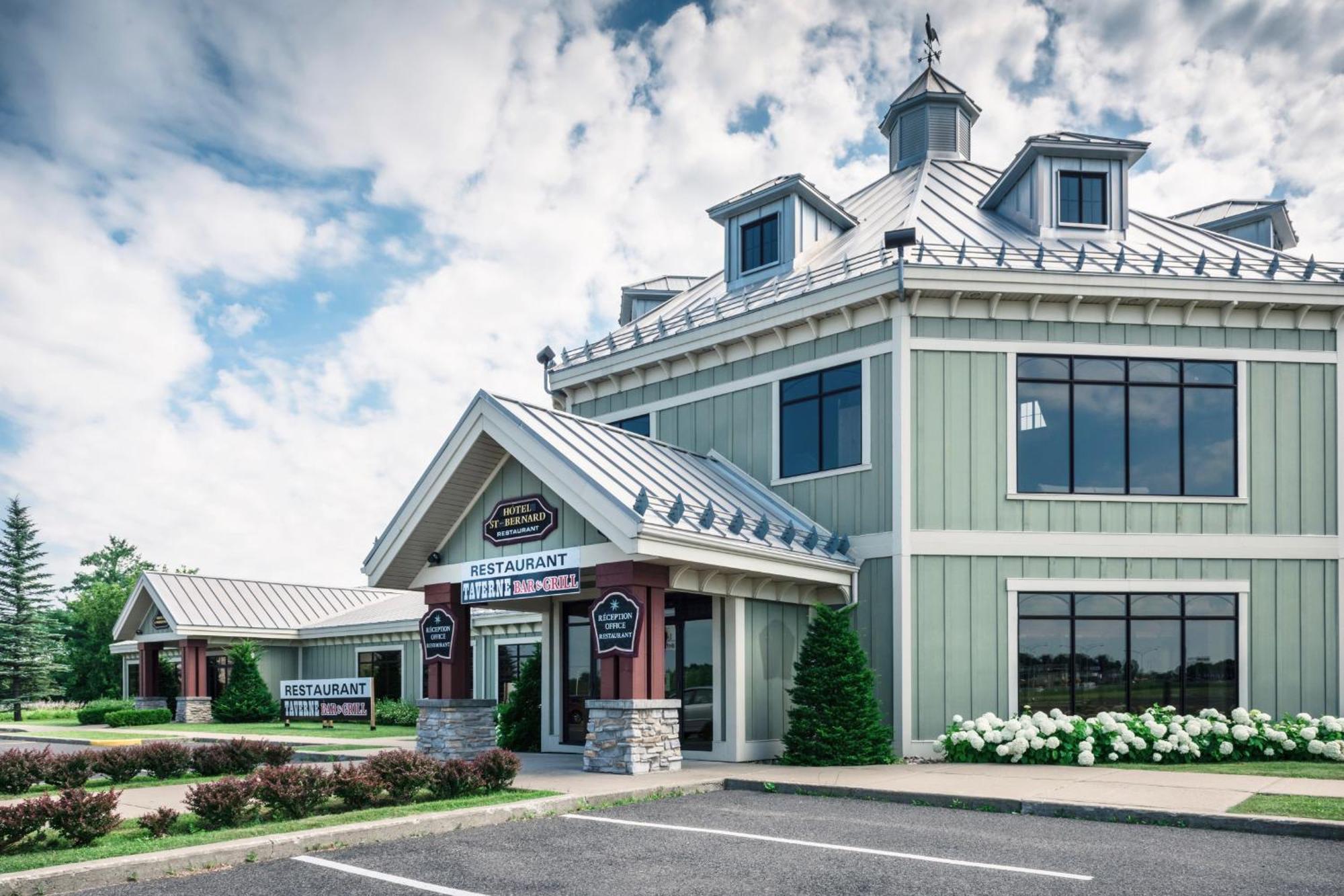 Hotel St-Bernard Saint-Bernard-de-Lacolle Экстерьер фото