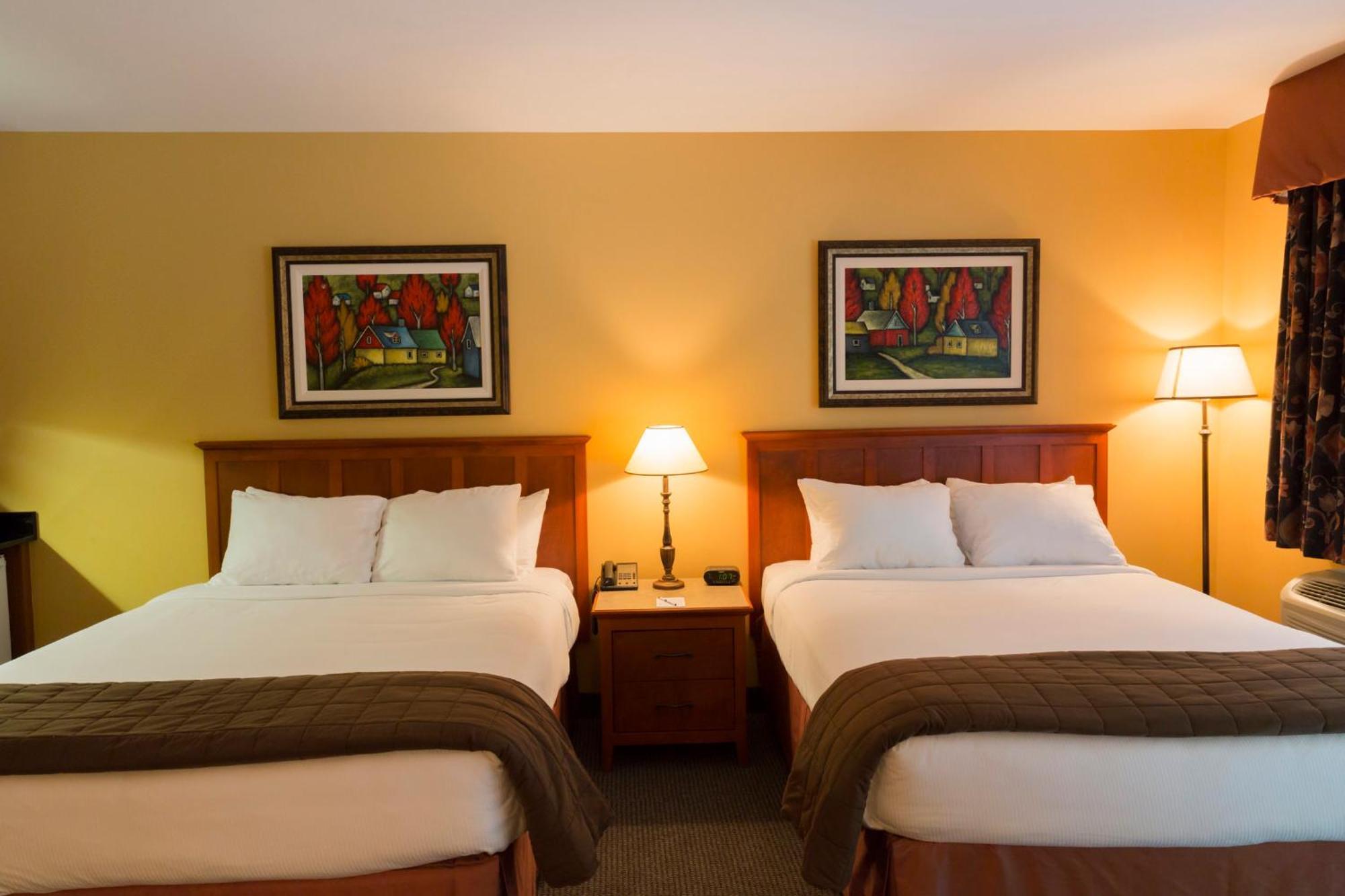 Hotel St-Bernard Saint-Bernard-de-Lacolle Экстерьер фото