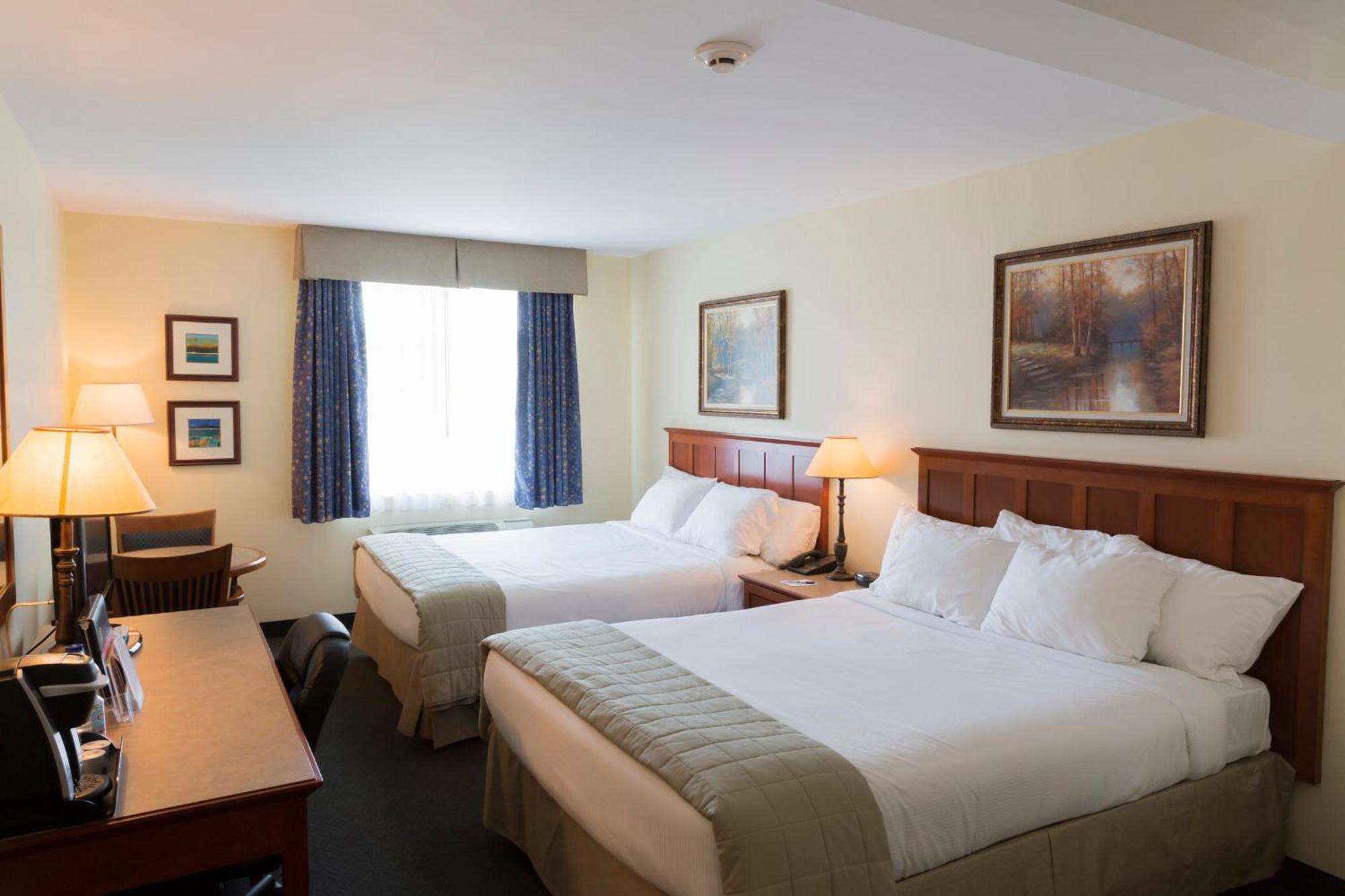 Hotel St-Bernard Saint-Bernard-de-Lacolle Экстерьер фото